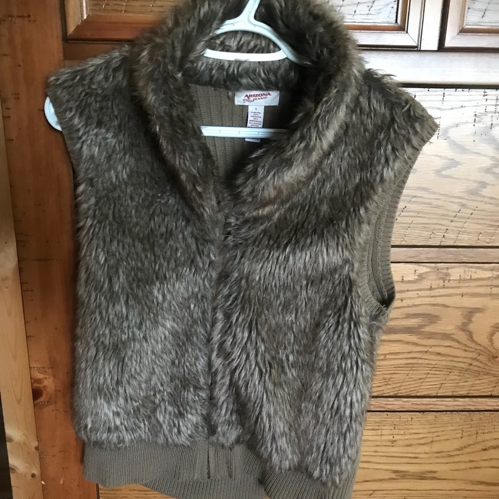 Arizona jeans faux fur zip up vest